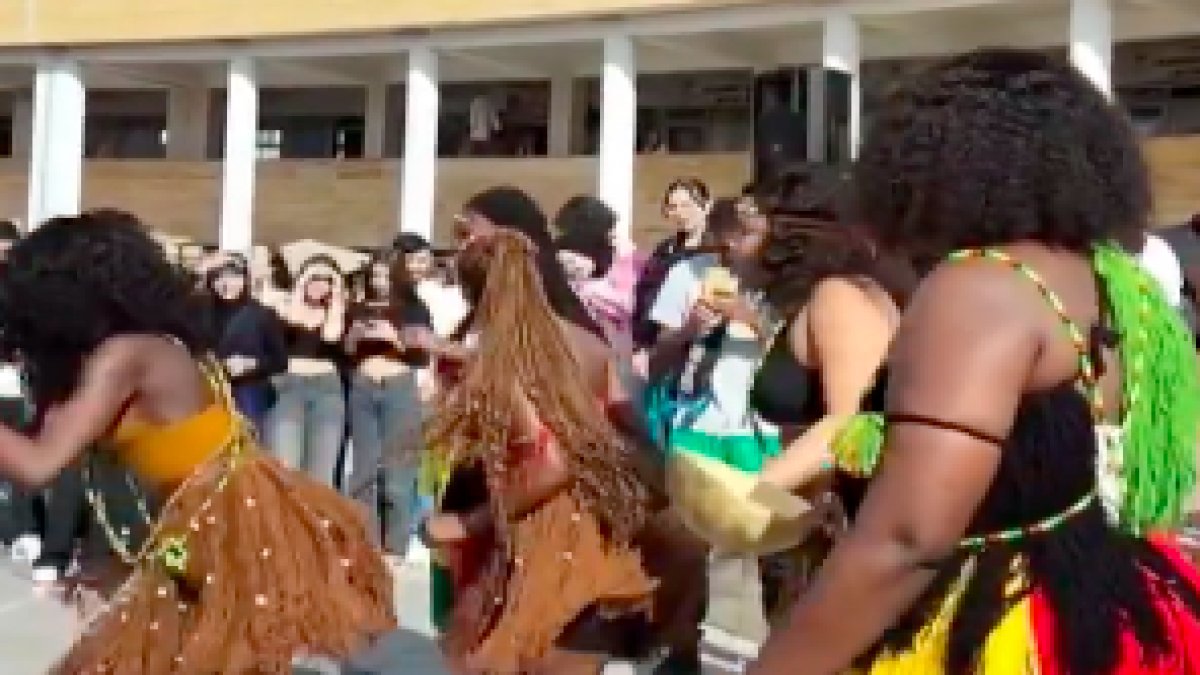 Karabük Üniversitesi Sosyal Yaşam Merkezi'nde çekilen kabile dansı görüntüleri viral oldu
