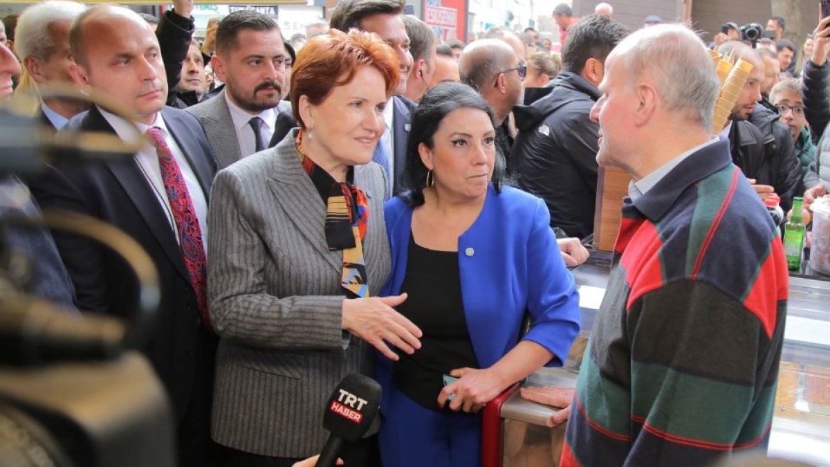 Meral Akşener’den Eskişehir’de esnaf ziyareti