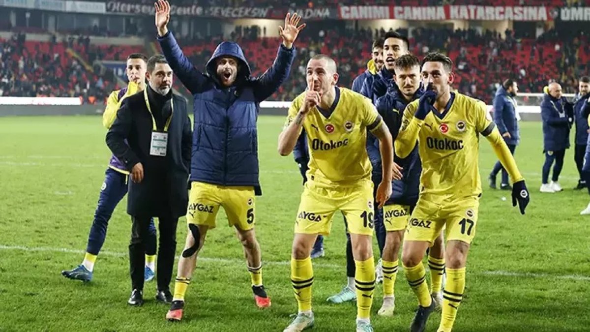 Fenerbahçe'de flaş ayrılık. Yıldız futbolcunun yeni takımı belli oldu