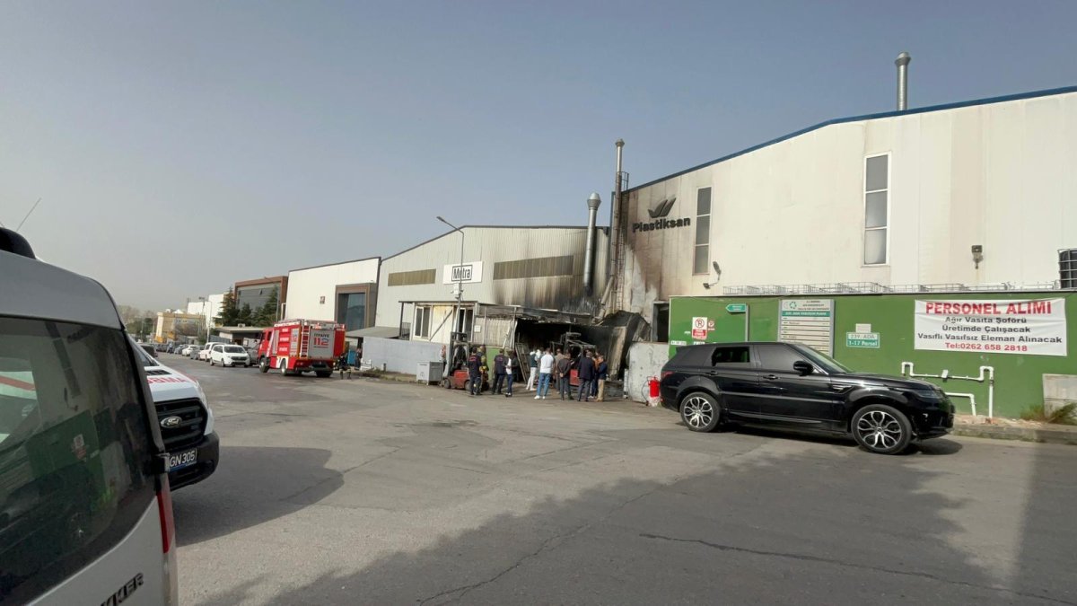 Kocaeli'deki fabrika yangını söndürüldü