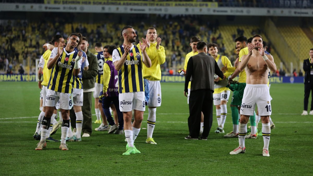 Fenerbahçe Galatasaray'ı geçti