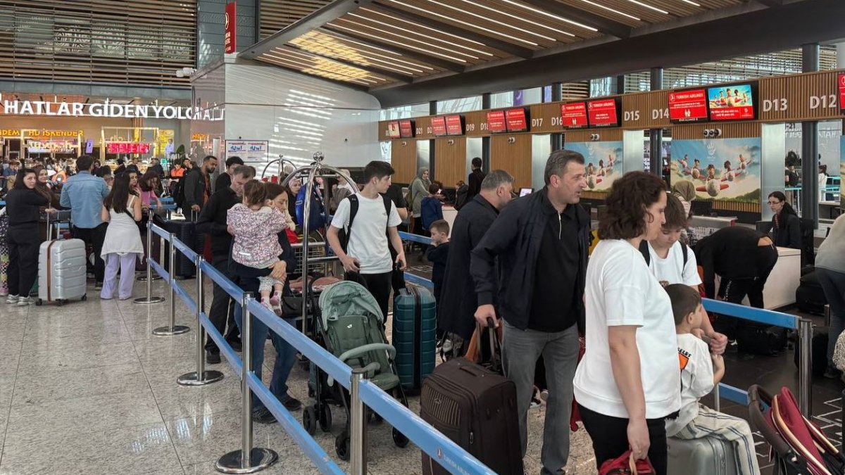 İstanbul Havalimanı'ndan bir günde 222 bin kişi megakenti terk etti