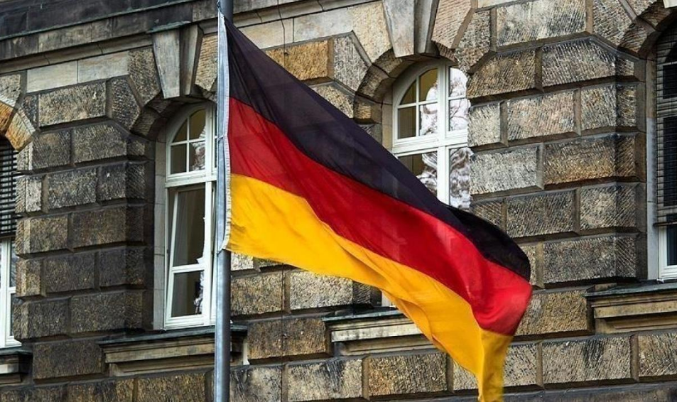 Almanya'ya dava açan ülke büyükelçiliği de kapattı