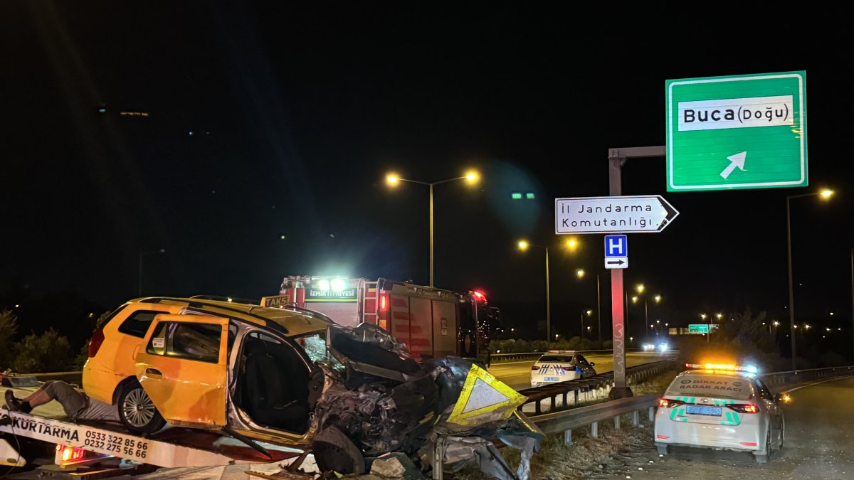 İzmir'de taksi bariyere çarptı: 1 ölü, 5 yaralı