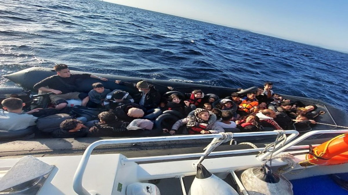Yunanistan'a gitmeye çalışan 39 düzensiz göçmen Sahil Güvenlik tarafından yakalandı