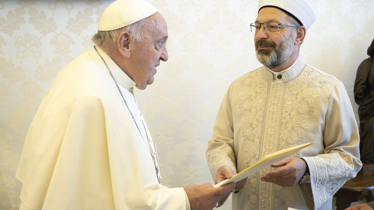 Erbaş Papa Fransuva ile görüştü