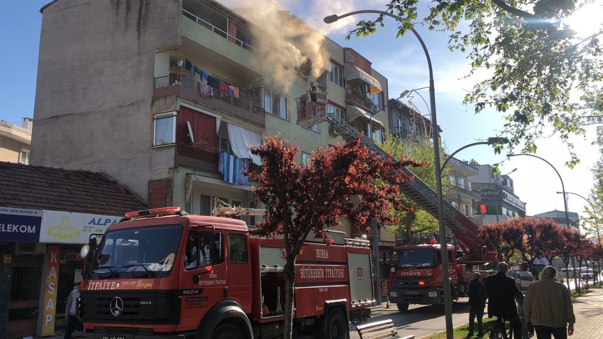 Bursa'da bir apartman dairesinde yangın