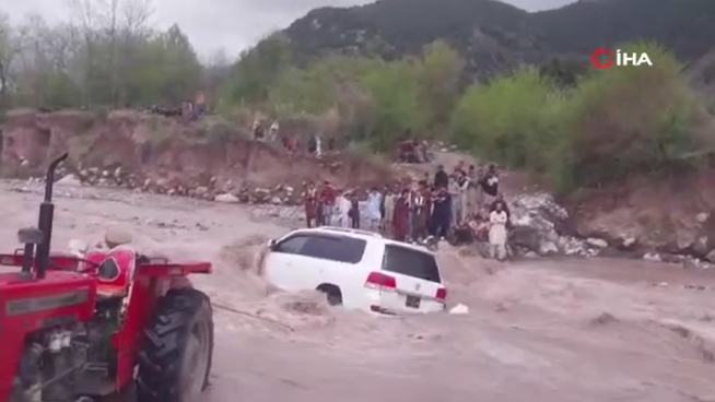 Pakistan'da sel felaketi. Hayatını kaybedenlerin sayısı 71'e yükseldi