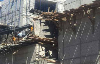 AVM inşaatı çöktü: 1 ölü