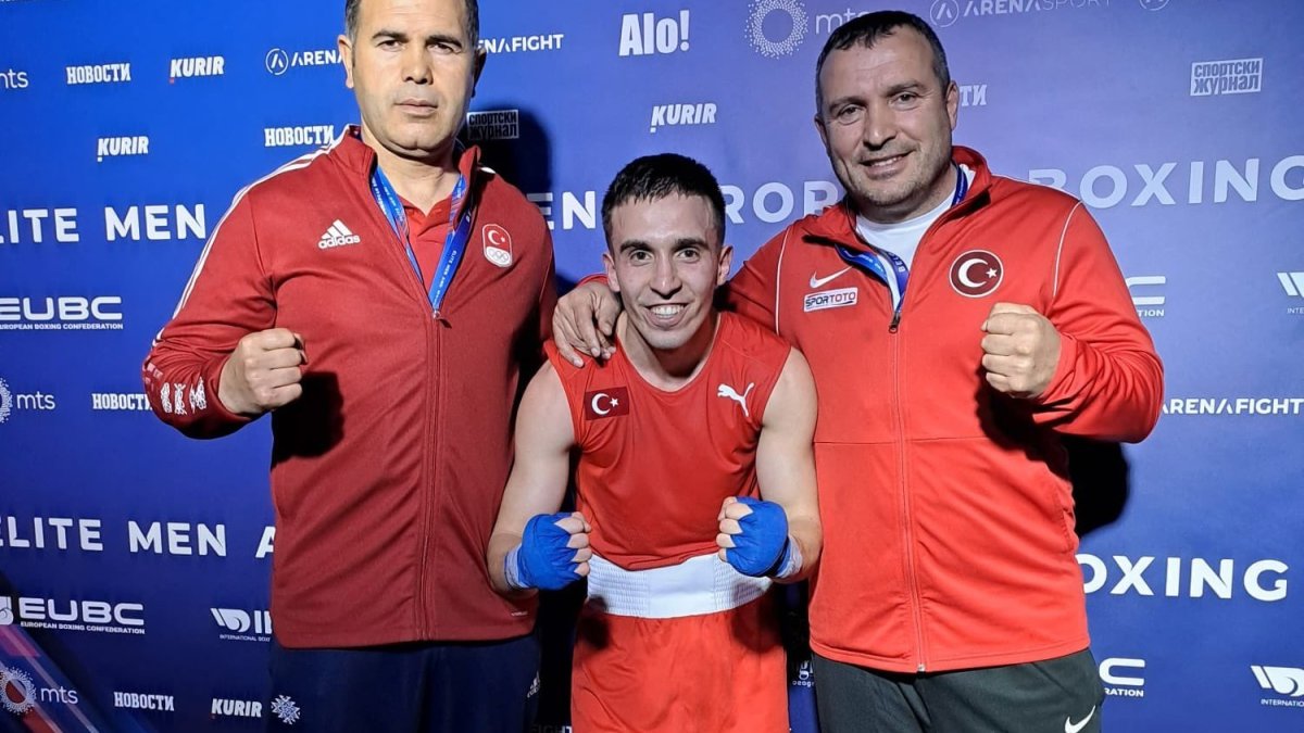 Türk boksörler Sırbistan'da fırtına gibi esti