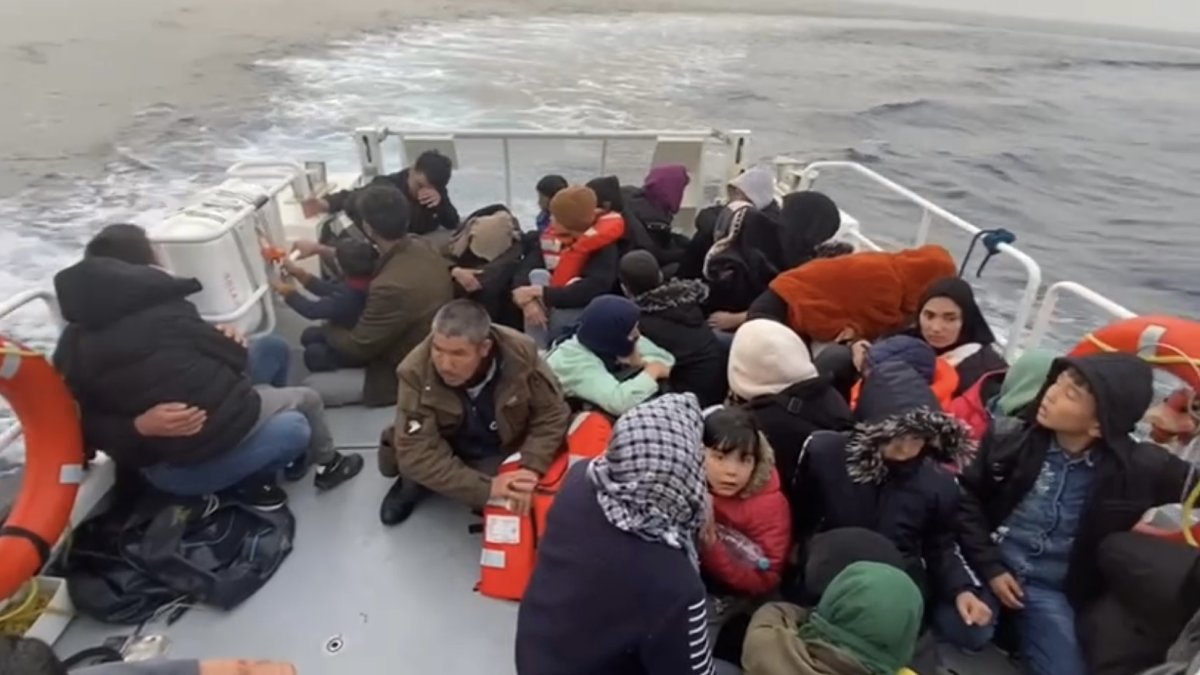 Ayvacık açıklarında 44 kaçak göçmen yakalandı
