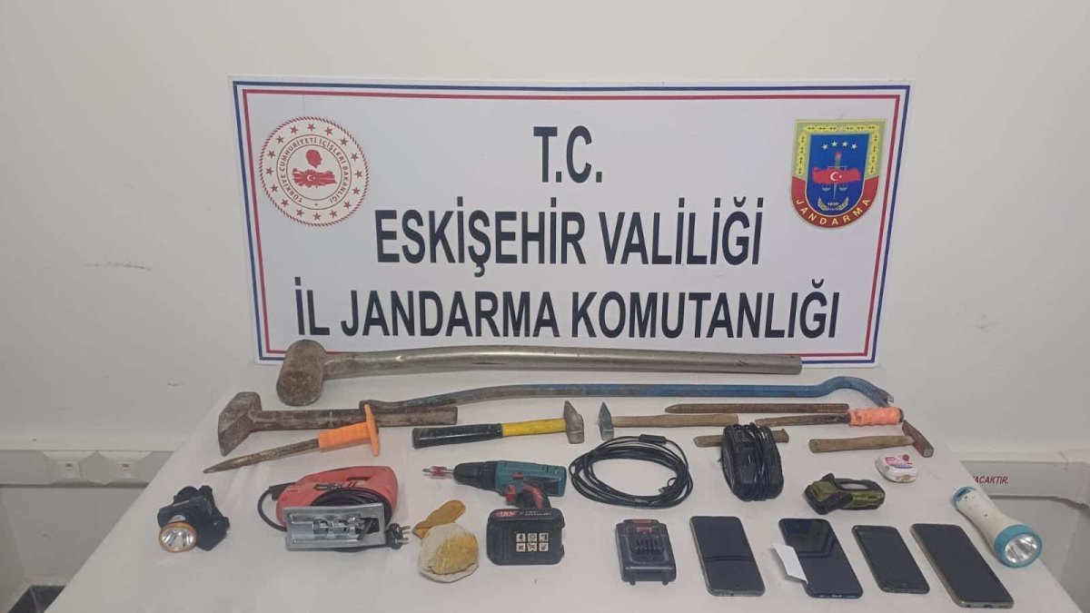 Jandarma ekiplerinden kaçak kazıya suçüstü