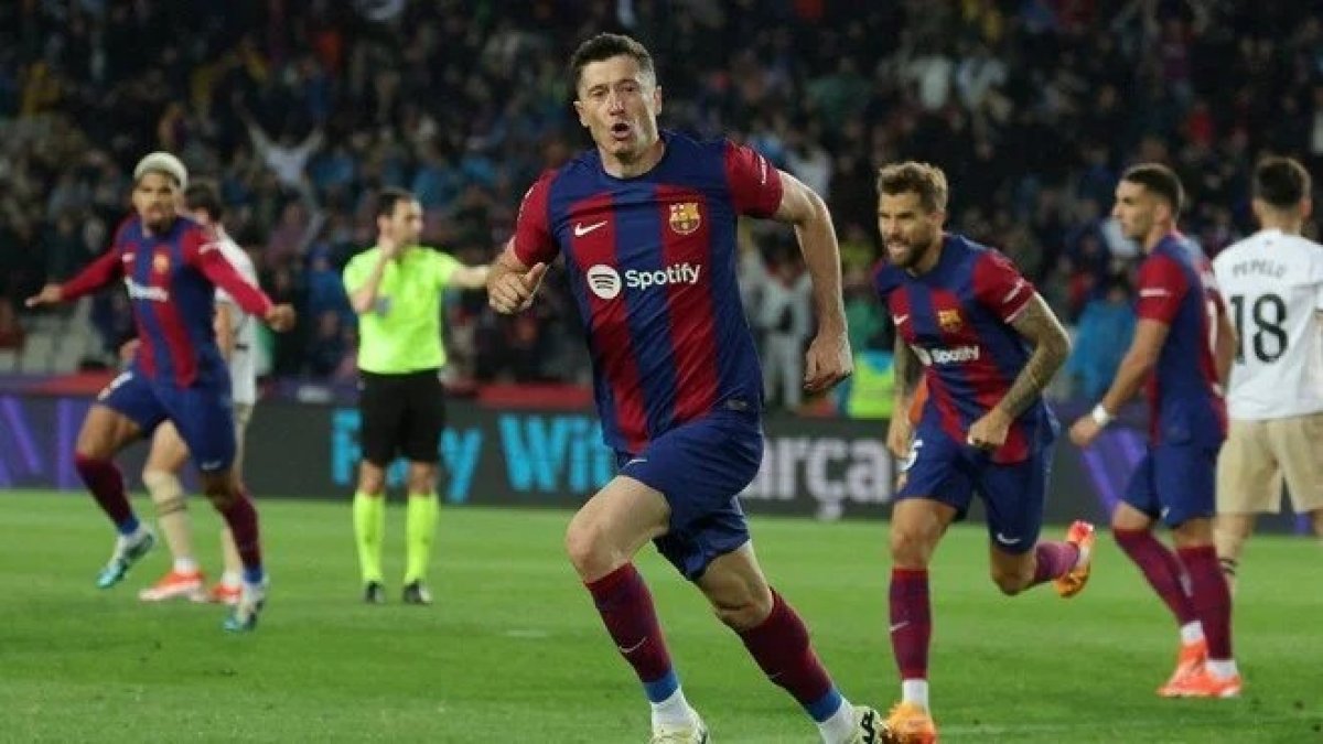 Lewandowski gol olup yağdı Barcelona farklı kazandı