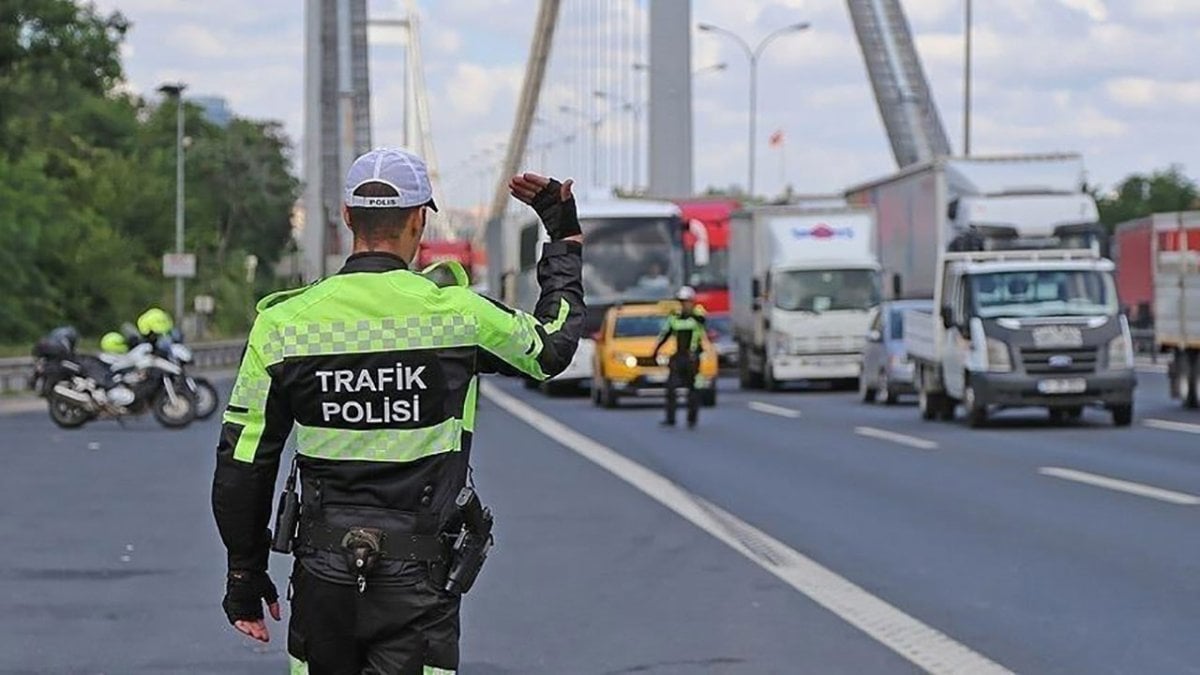 İstanbul’da 1 Mayıs nedeniyle bazı yollar trafiğe kapatıldı