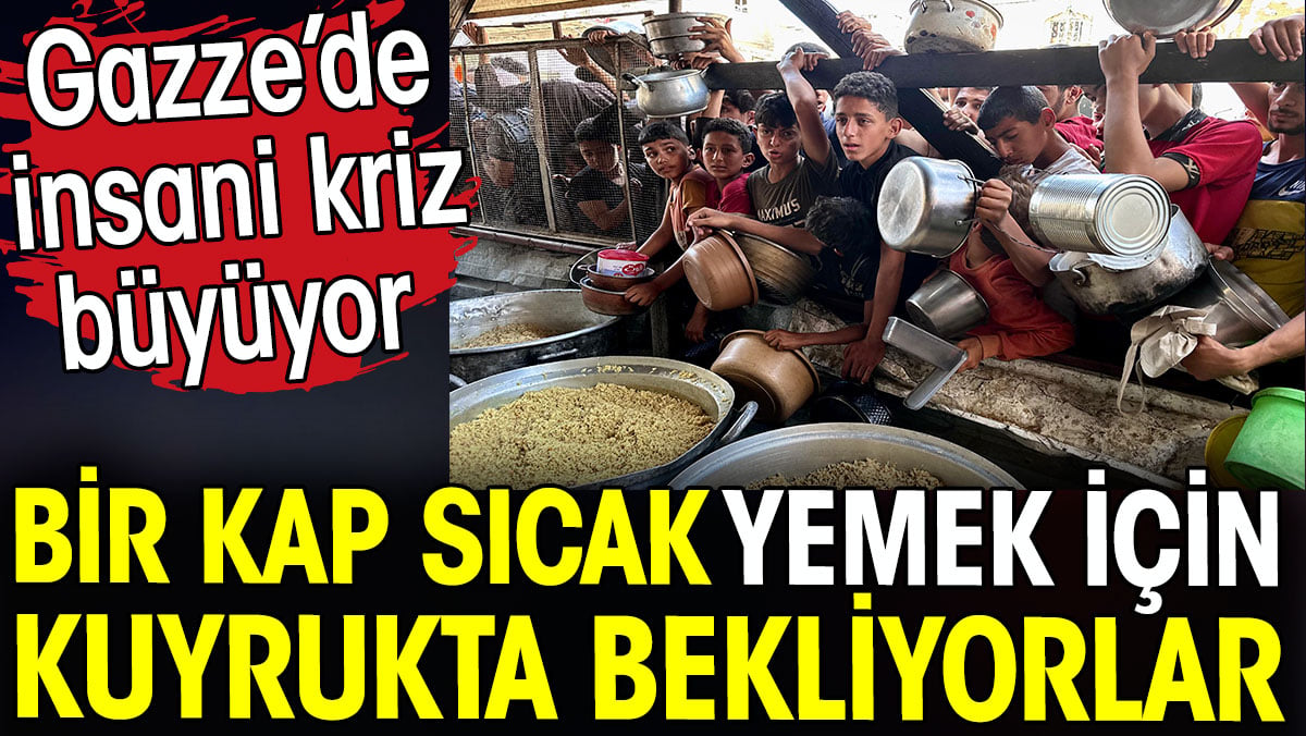 Bir kap sıcak yemek için kuyrukta bekliyorlar. Gazze’de insani kriz büyüyor