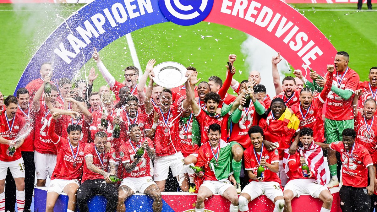 Hollanda'da PSV şampiyonluğunu ilan etti