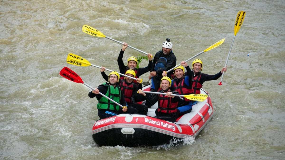 Rafting ile stres attılar