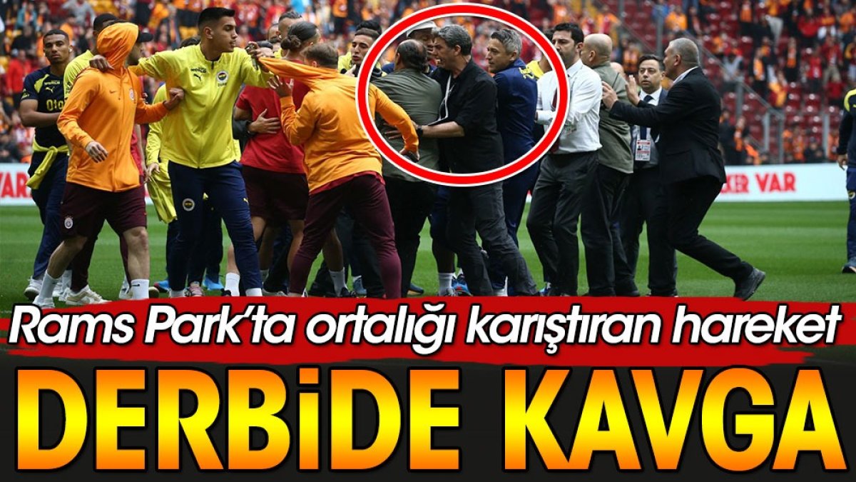 Derbide kavga çıktı! Futbolcular sahada birbirine girdiler