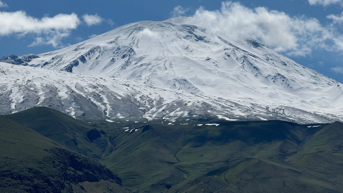 Ağrı Dağı beyaza büründü (21 Mayıs 2024)