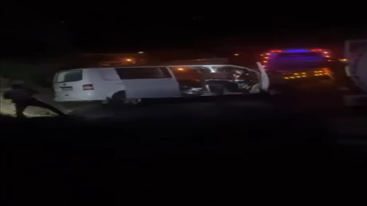 Mersin'de minibüs tanker çarpıştı. 14 yaralı
