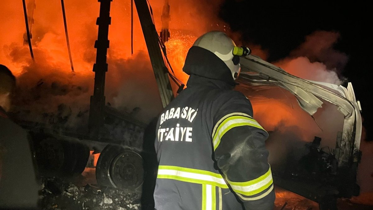 Kırklareli’nde tır alevlere teslim oldu