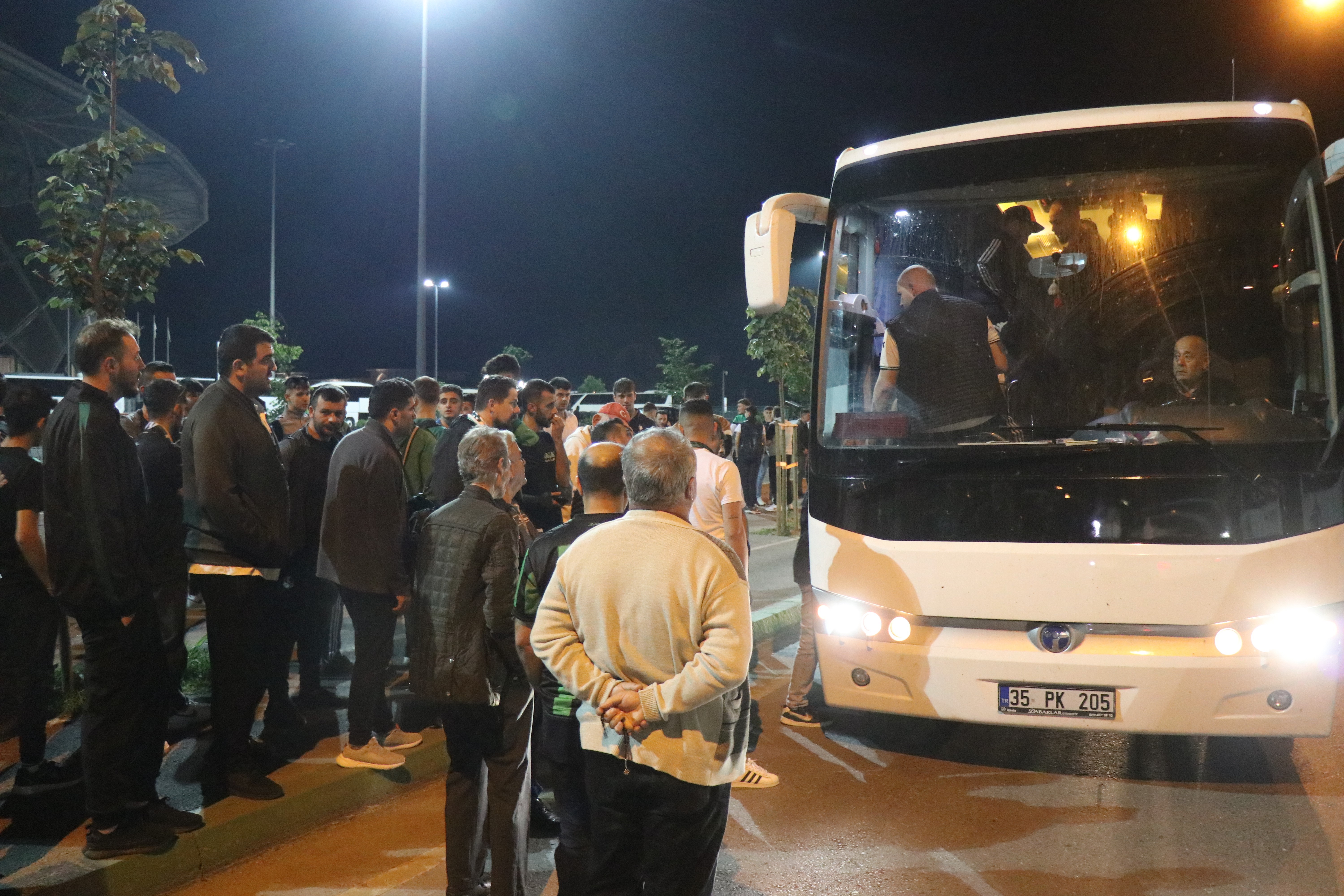 150 otobüs Play-off finali için Sakarya’dan Adana’ya hareket etti