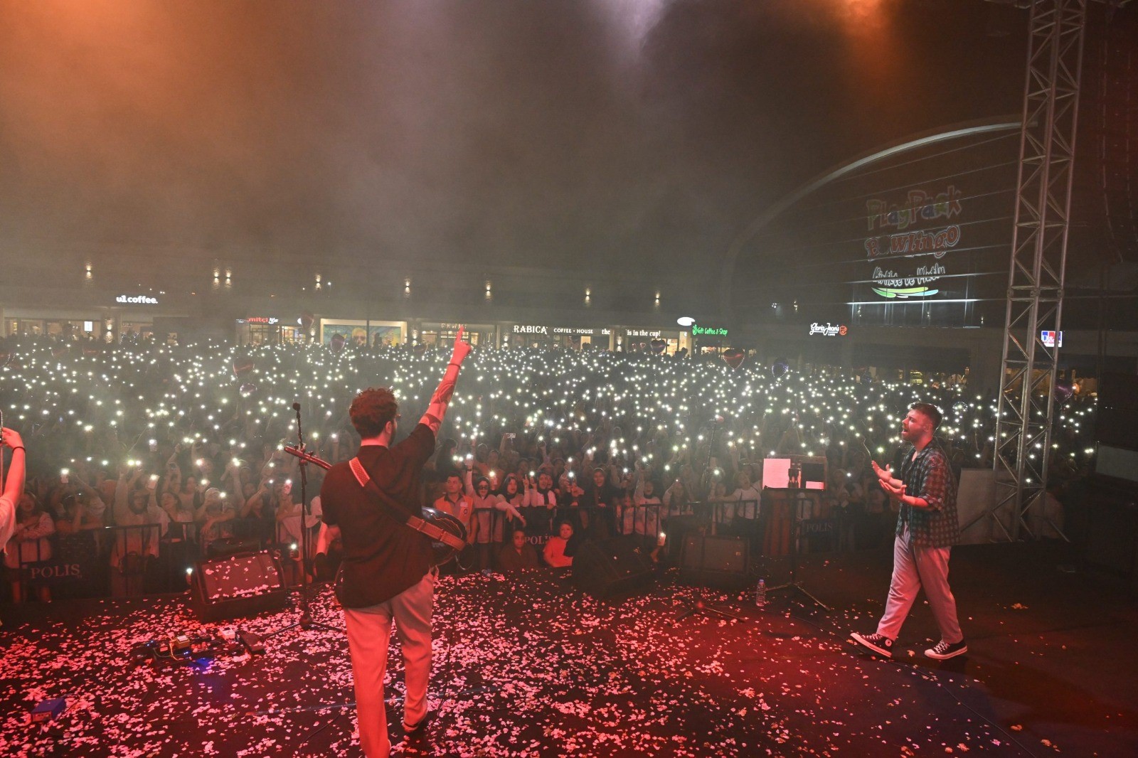 Uluslararası Gül Festivali'nde unutulmaz konser