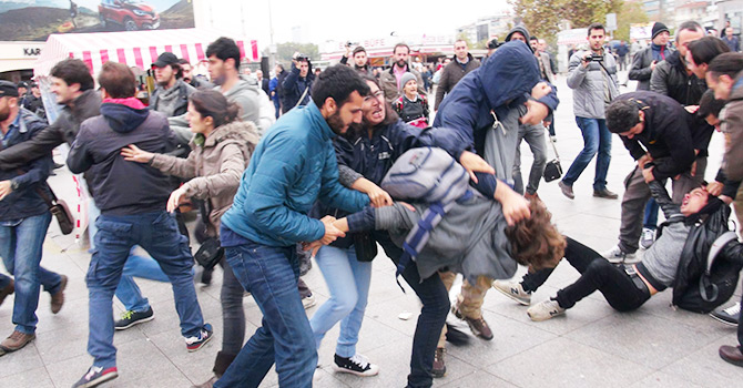 Kadıköy Meydanı’nda ’protesto’ arbedesi