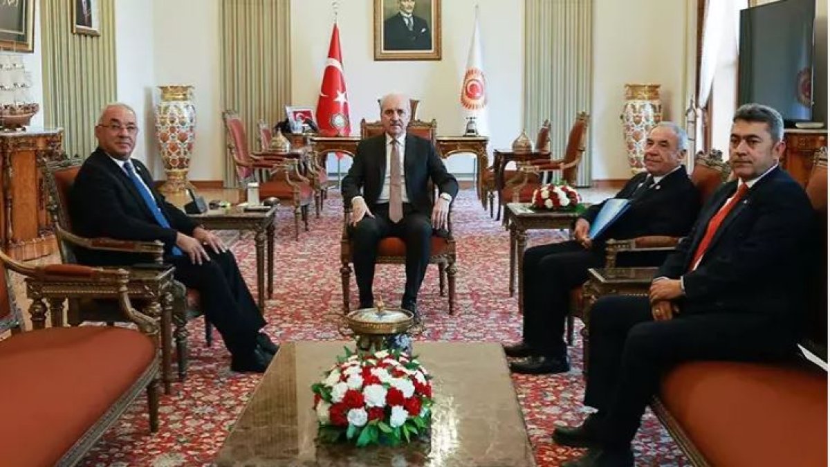 Kurtulmuş'tan 'yeni anayasa' kabulleri