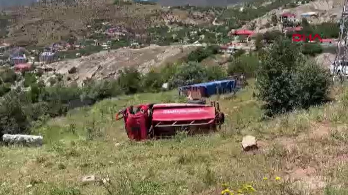 Tunceli’de itfaiye aracı şarampole yuvarlandı. 3 yaralı