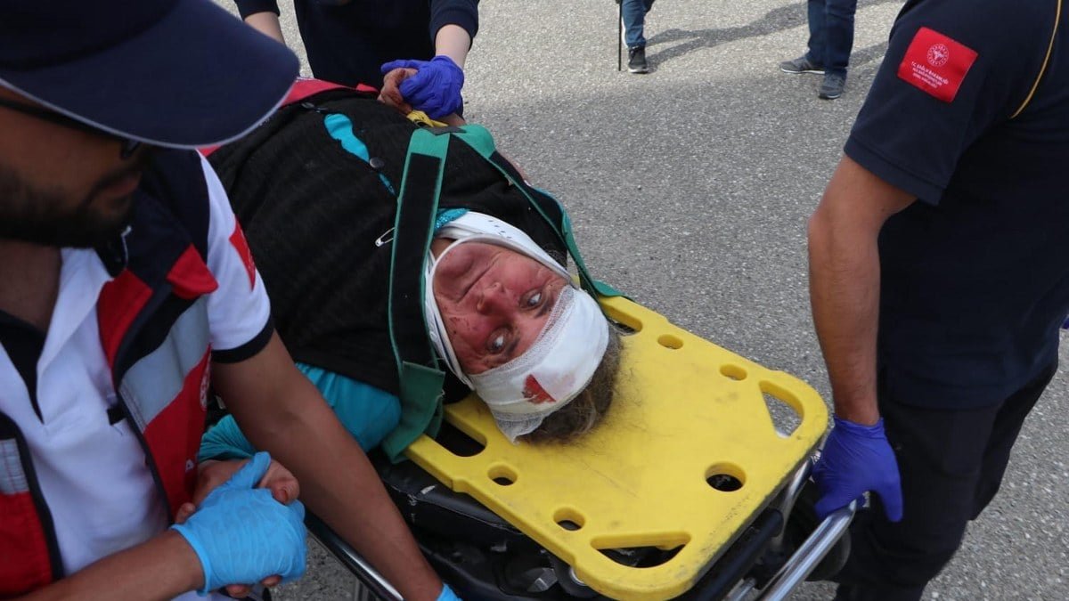 Erzurum'da kayalıklardan düşen kadın ambulans helikopterle kurtarıldı