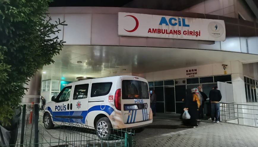 Otomobilin altında kalan çocuk can verdi