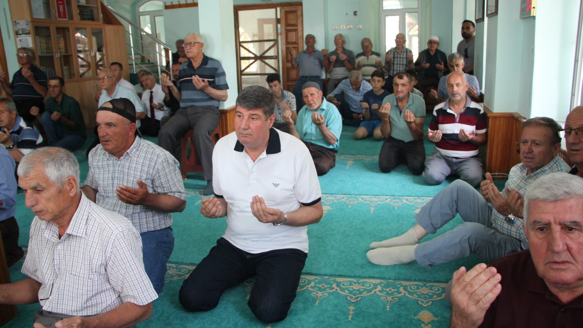 Tekirdağlı çiftçiler yağmur duasına çıktı