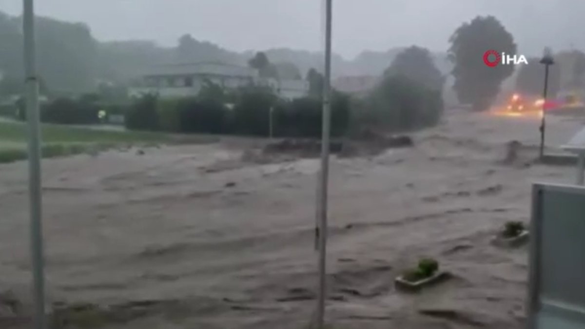 Avusturya'da seçimleri sel vurdu. Bir çok sandık başka noktalara taşındı