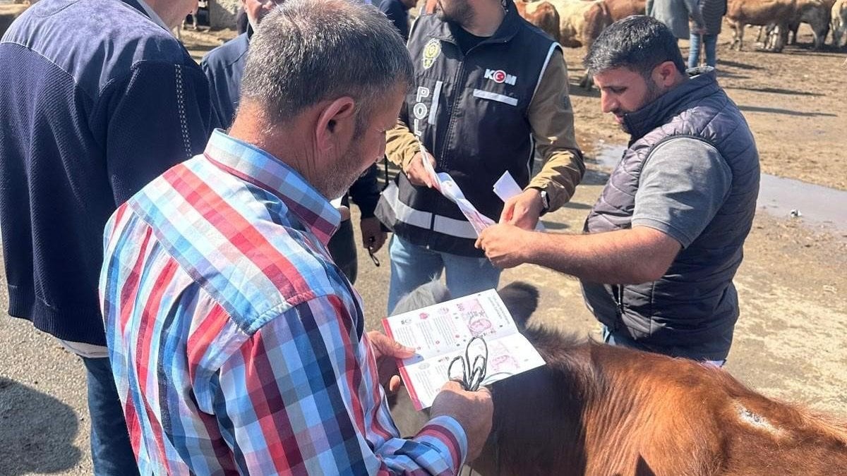 Kars’ta polisten sahte para uyarısı