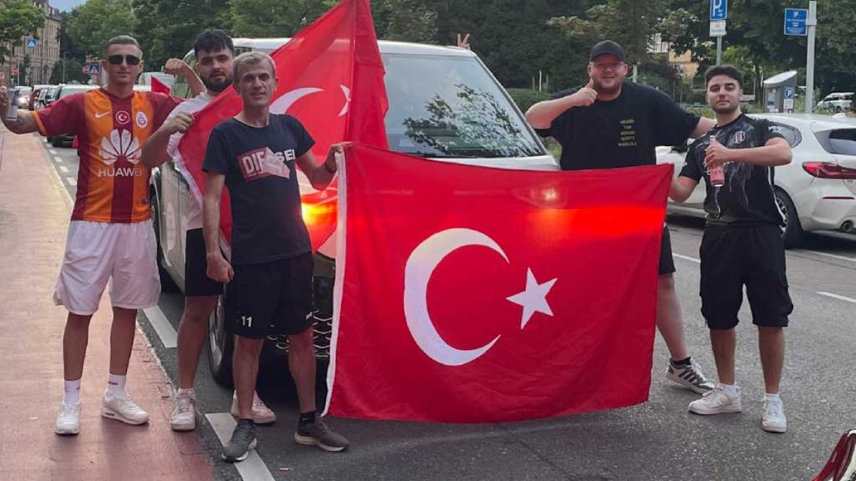 Çılgın Türkler trafiği kitledi gazeteci mahsur kaldı