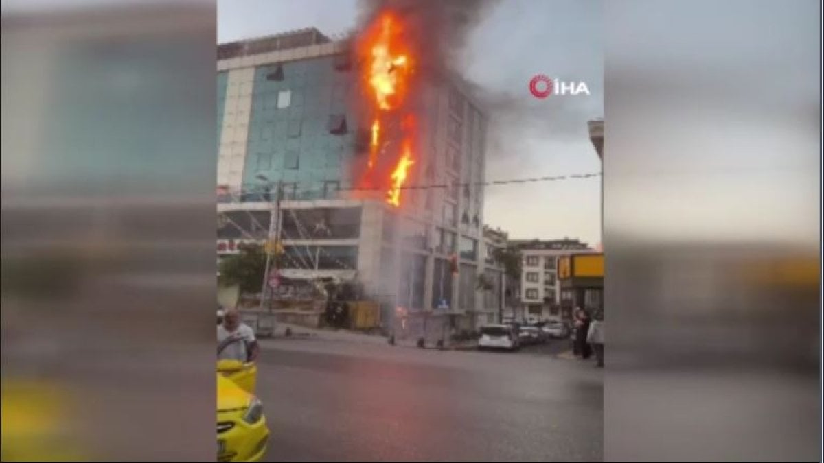 Ataşehir'de iş merkezinde yangın