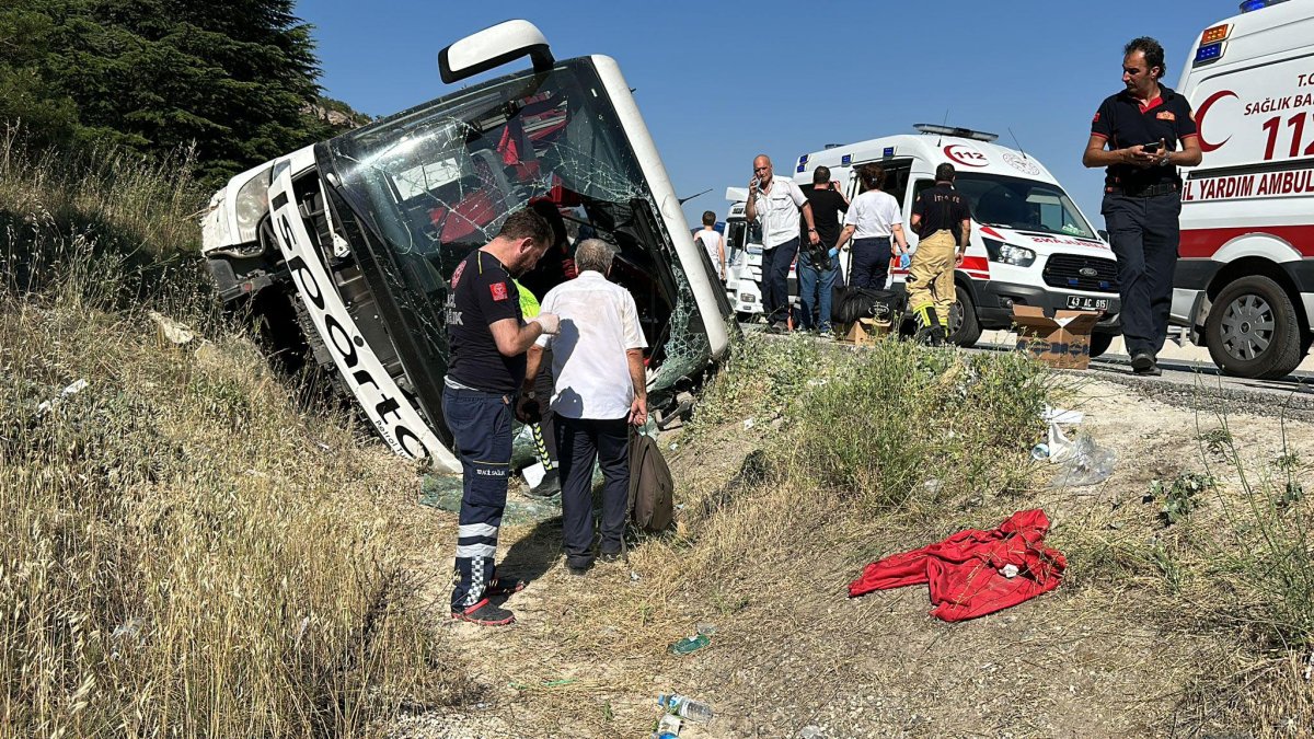 Kütahya’da yolcu otobüsü devrildi! Yaralılar var…