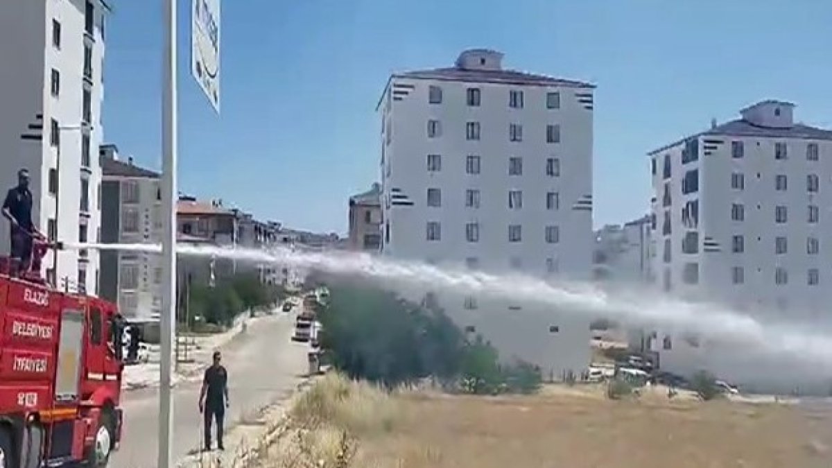 Elazığ’daki ot yangını söndürüldü