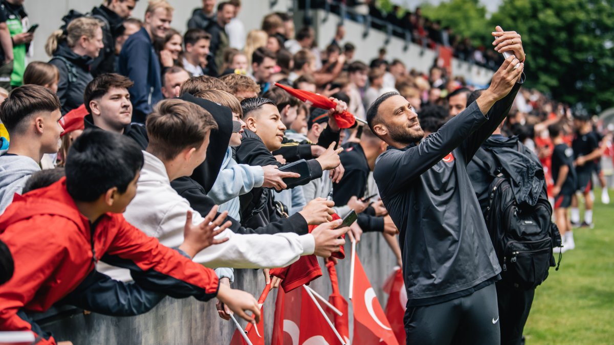 Cenk Tosun Montella'ya ince mesaj gönderdi