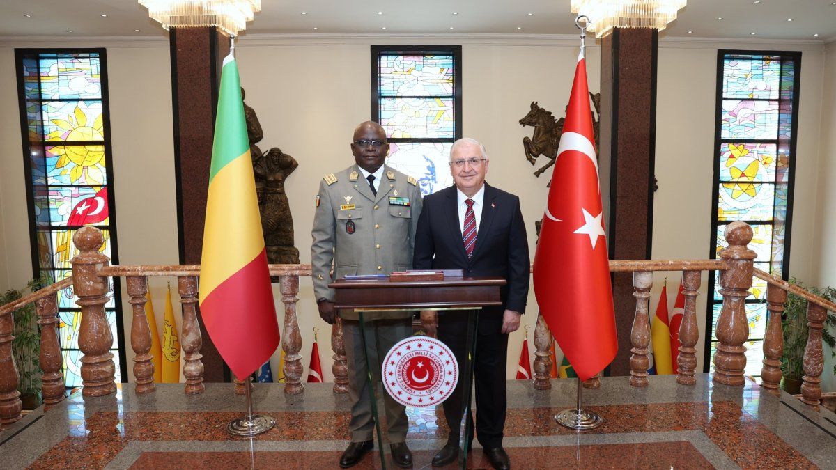 Bakan Güler Mali Kara Kuvvetleri Komutanı Samake'yi kabul etti
