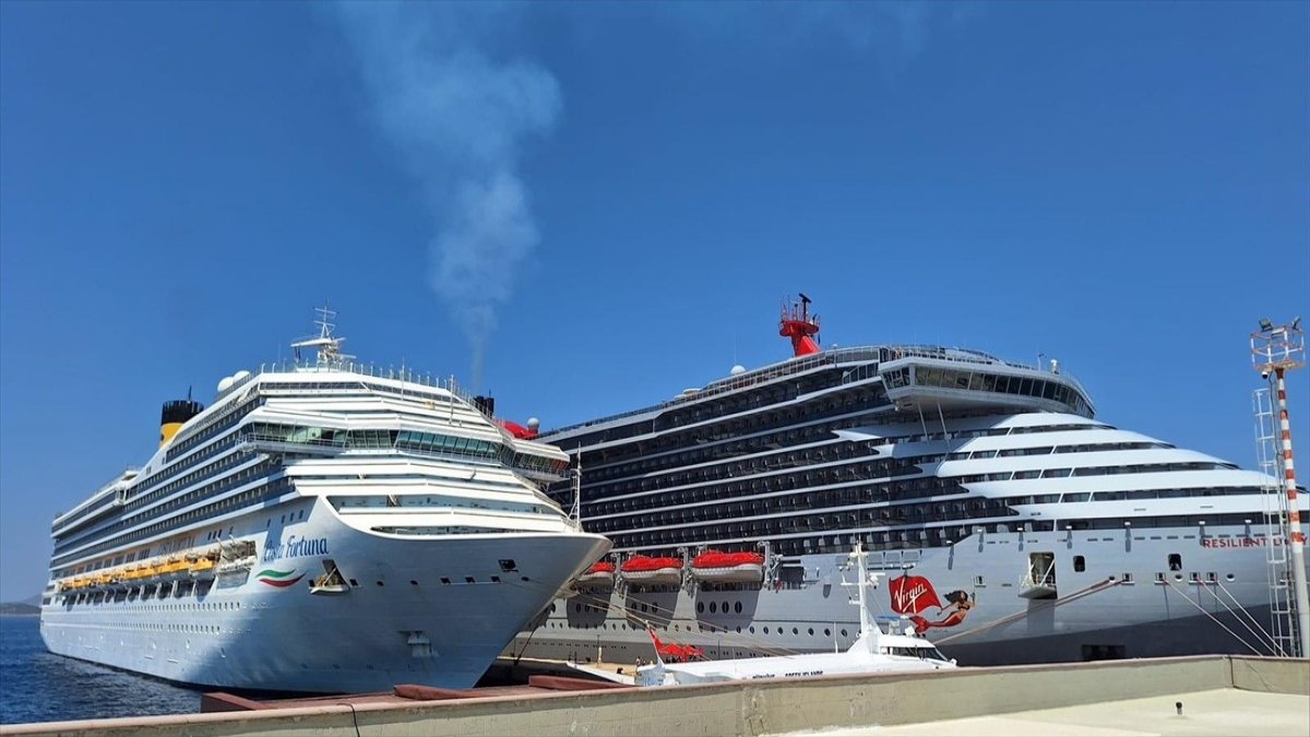 Bodrum'a yolcu akını. 3 bin 53 kişi geldi