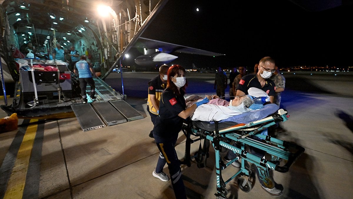 Hacda sağlık sorunları yaşayan 13 kişi Türkiye'ye getirildi