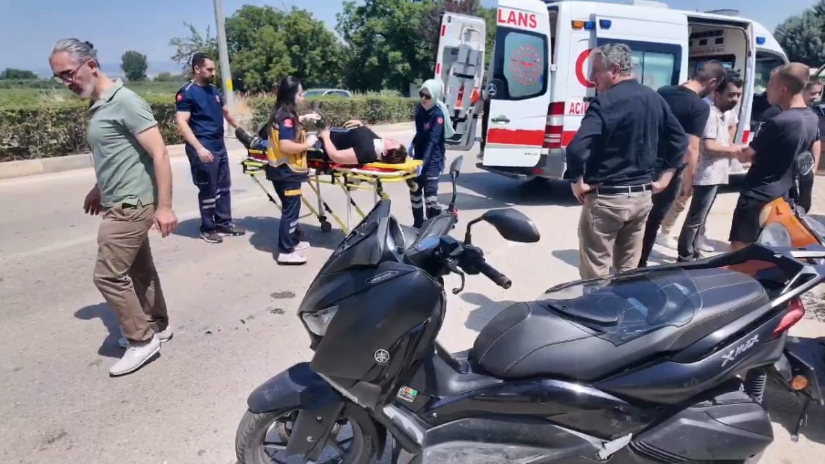 Bursa'da motosikletler kafa kafaya çarpıştı