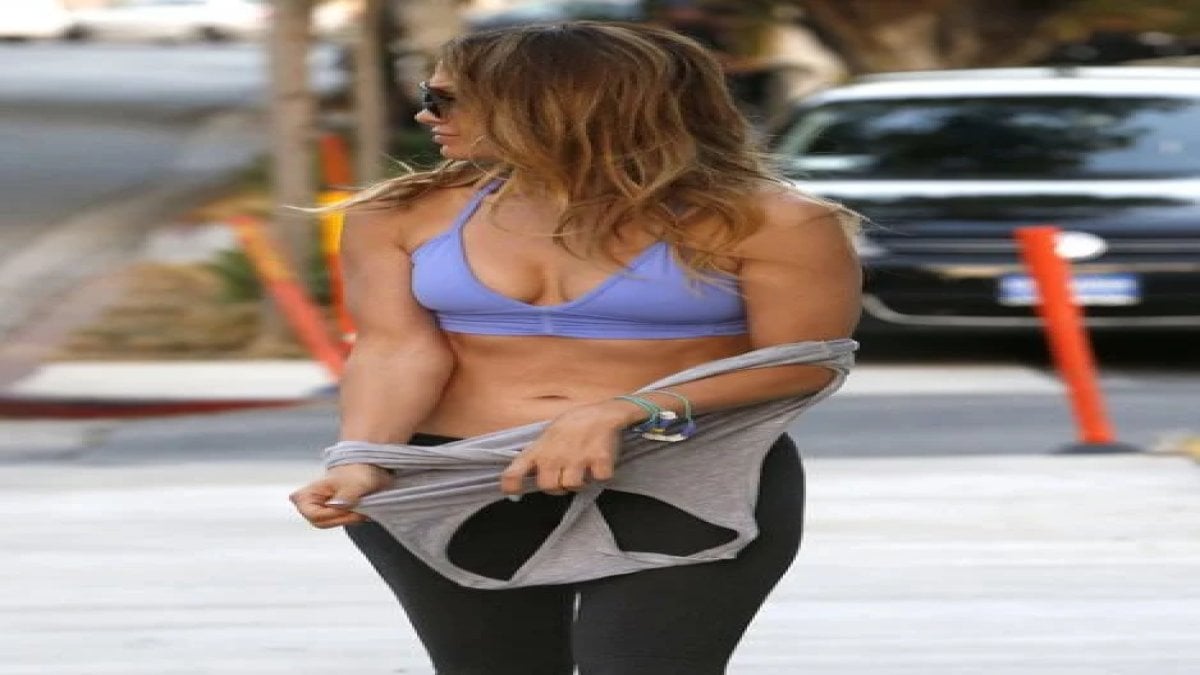 Jennifer Lopez sokakta soyundu