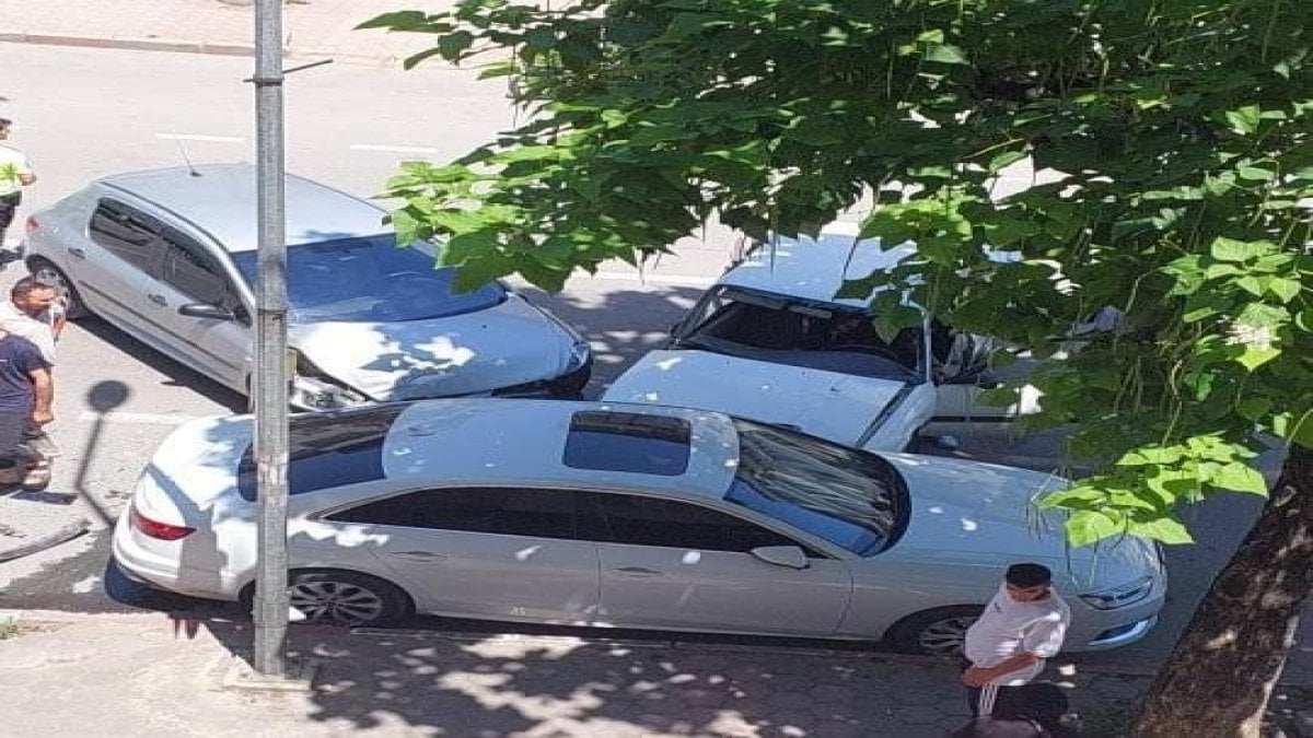 Bursa'da otomobiller kafa kafaya çarpıştı