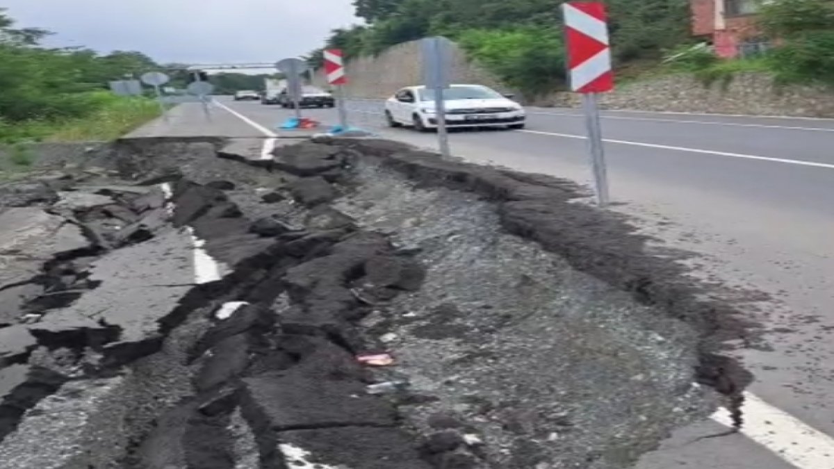 Ordu'da yol çöktü. Ulaşım tek şeride düştü