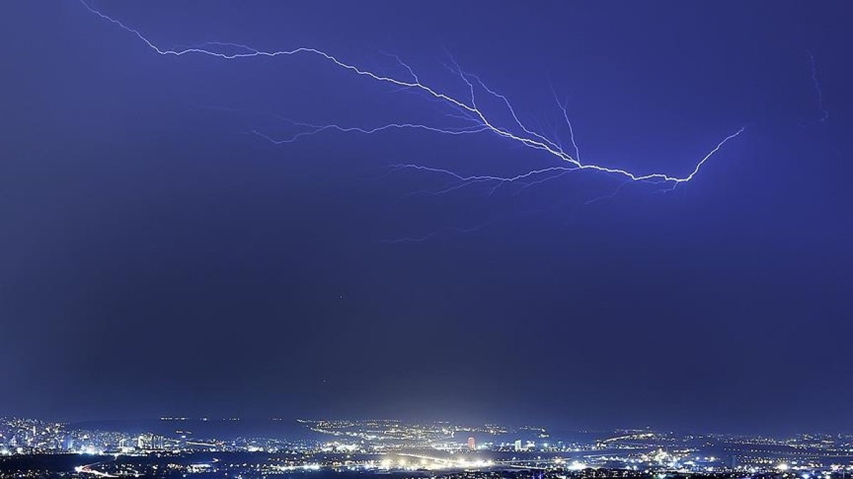 Gök gürültülü sağanak geliyor! Meteoroloji’den 12 il için yeni uyarı