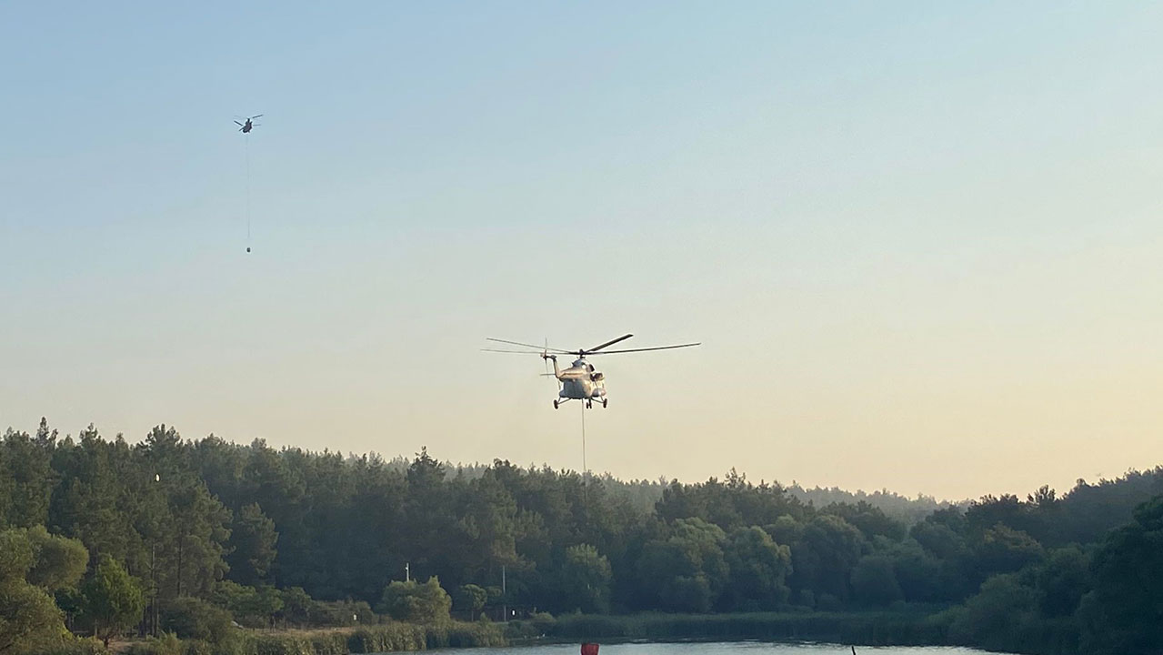 İzmir'de orman yangınına müdahale sürüyor