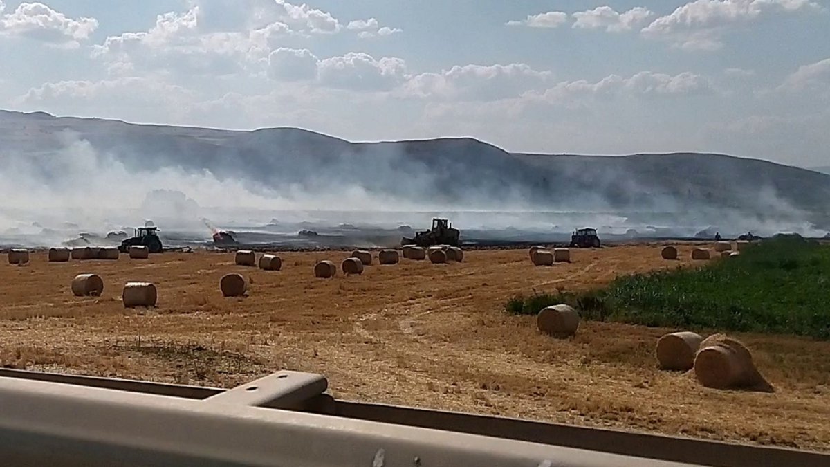 Sivas’ta anız yangını. Samanlar kül oldu